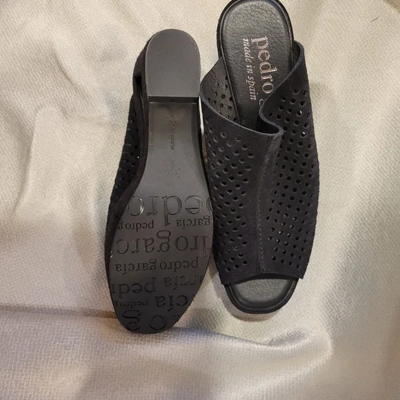 Sandals - Picture 3 of 3